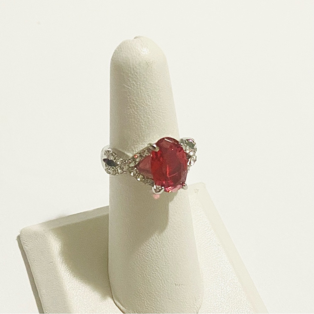 Rose oval center stone
